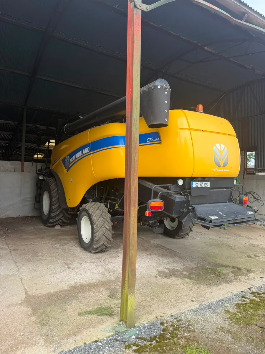 2015 Newholland CX5090 combine - Image 1