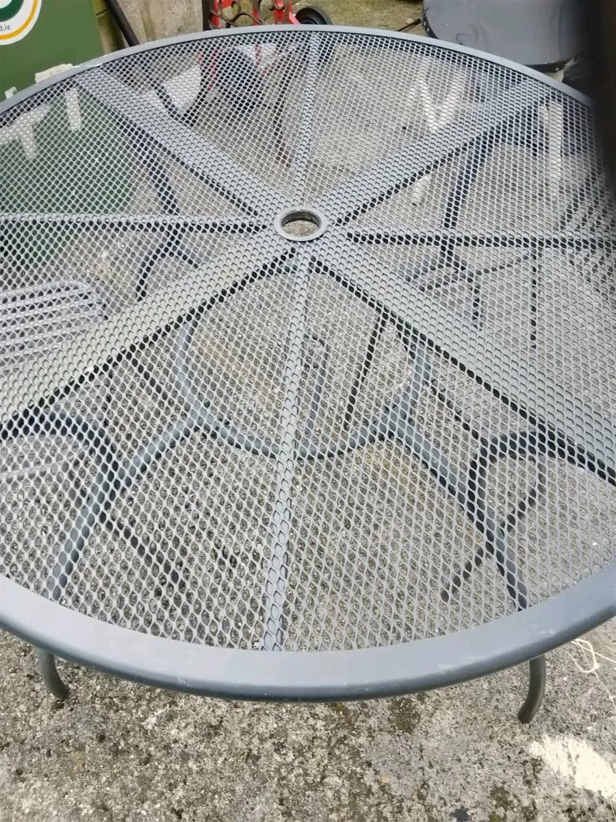 Garden table and two chairs - Image 4