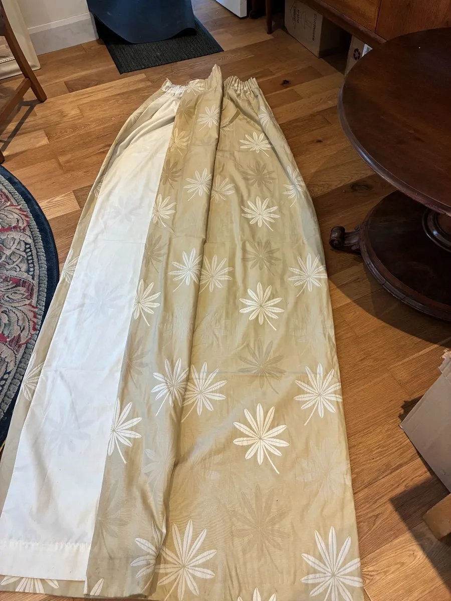 Curtains - Image 2