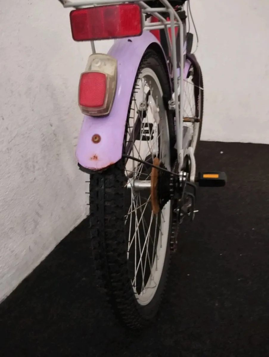 Girls 24inch bike - Image 3