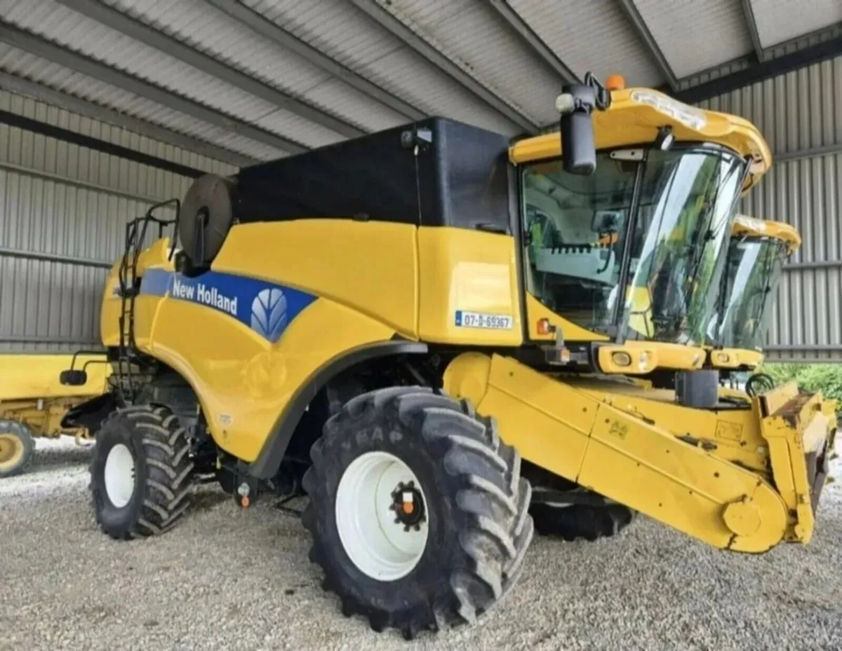 2007 Newholland CX8080 combine