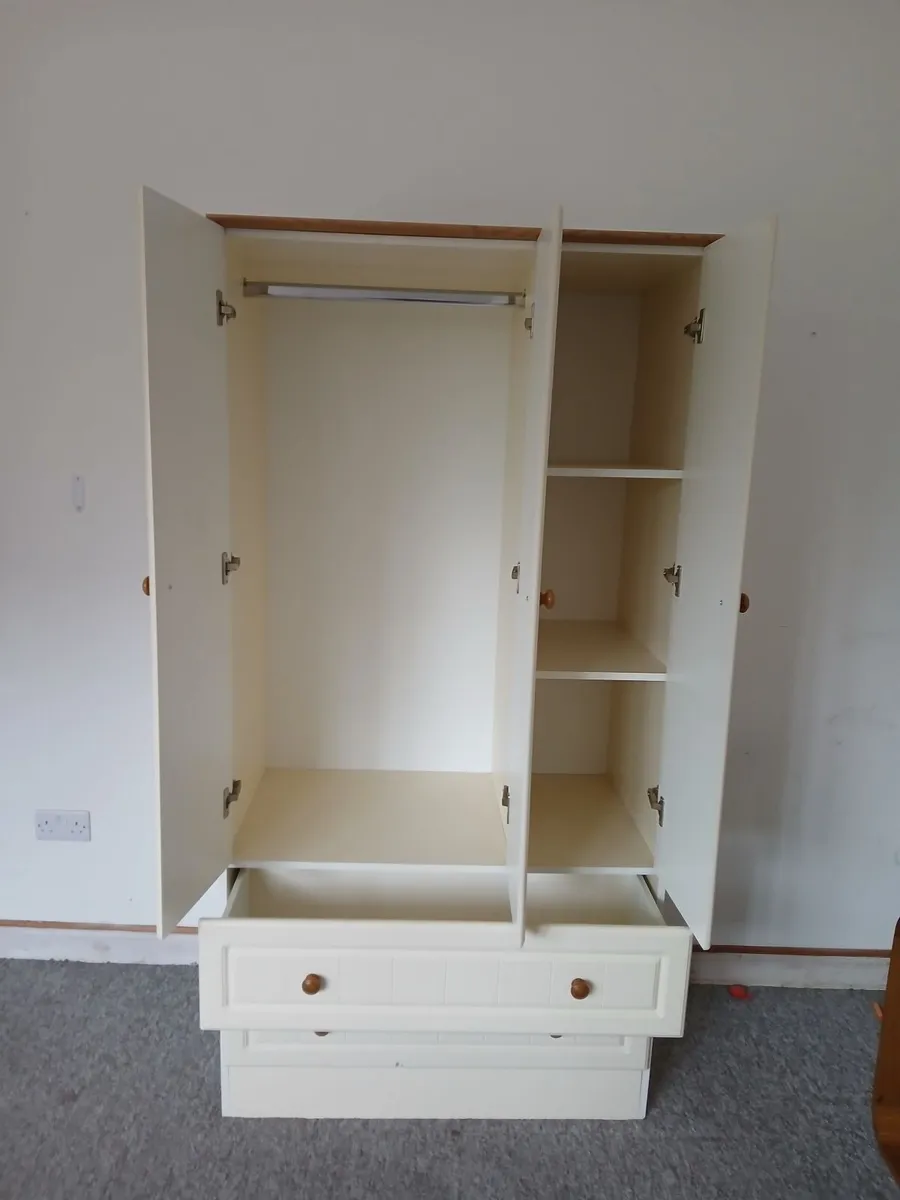 Kitchen table and wardrobe - Image 2