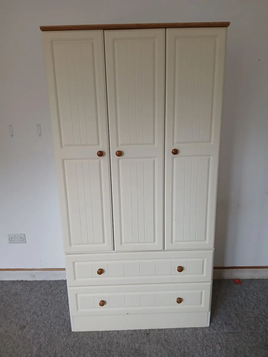 Kitchen table and wardrobe - Image 3