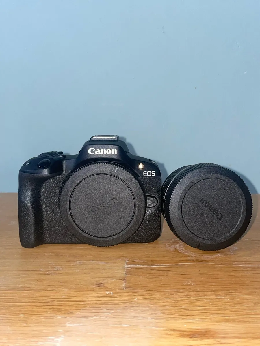 Sony EOS R50 Mirrorless Camera + 18mm-45mm Lens - Image 1