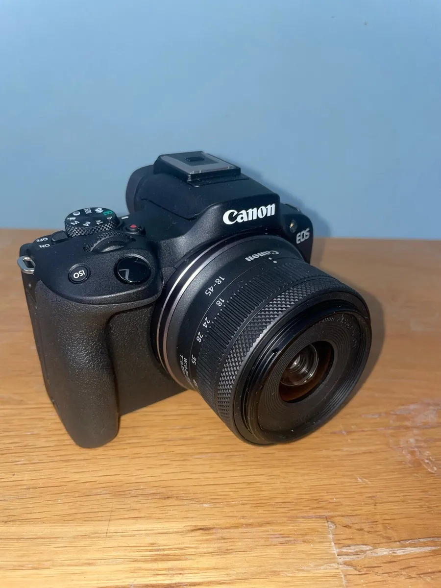 Sony EOS R50 Mirrorless Camera + 18mm-45mm Lens - Image 2
