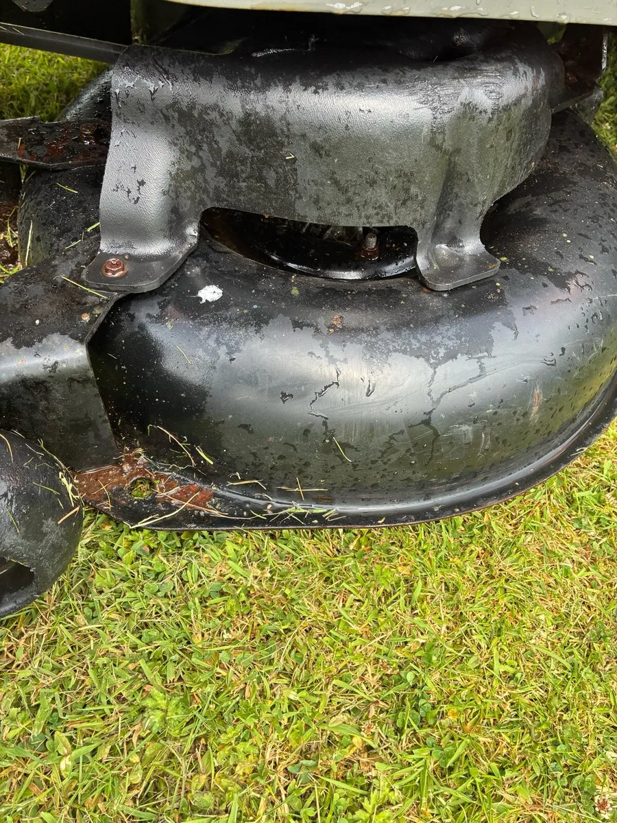 Ride on mower - Image 2
