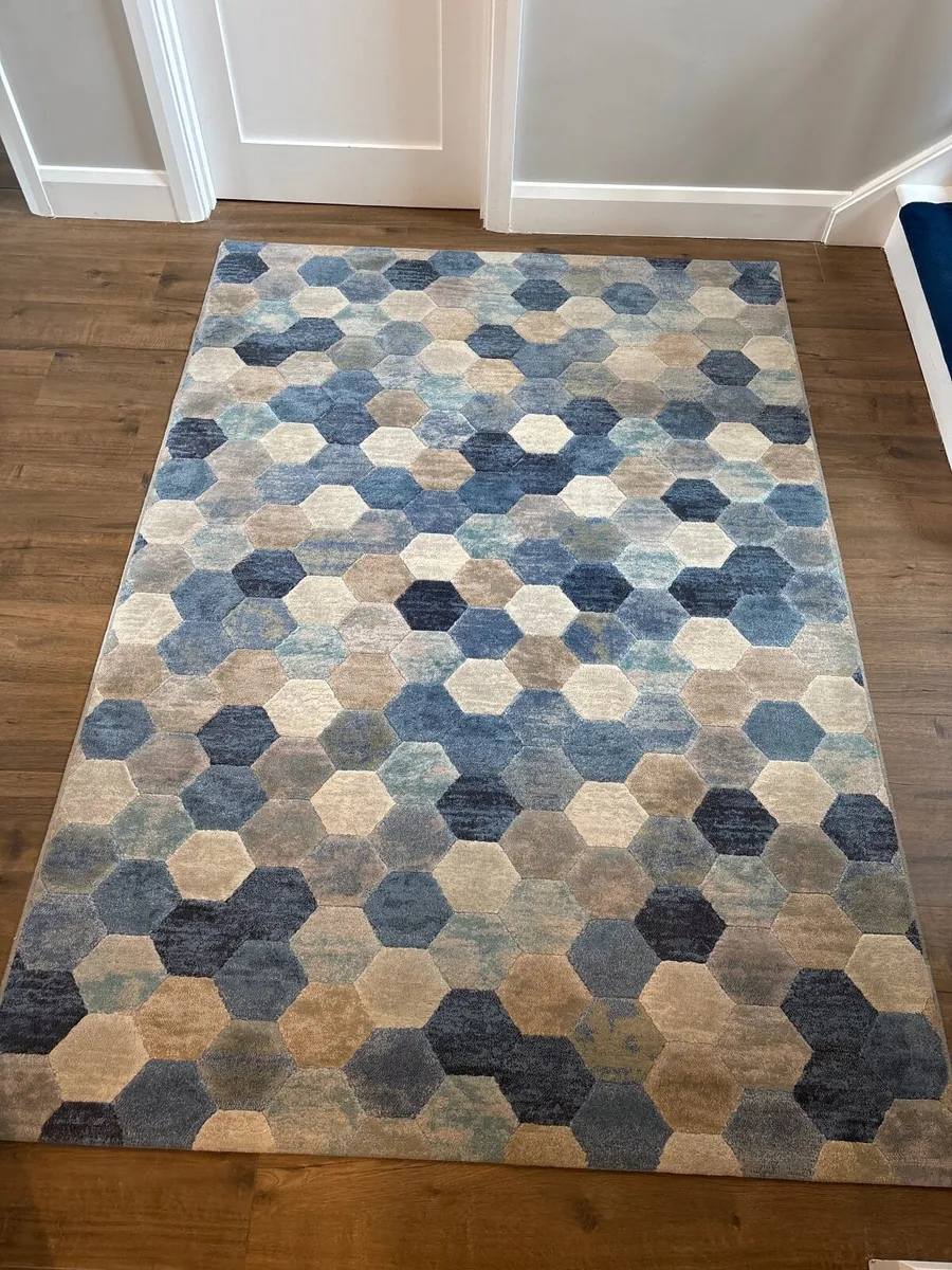 Large Modern Geometric Rug – 160cm x 230cm - Image 1