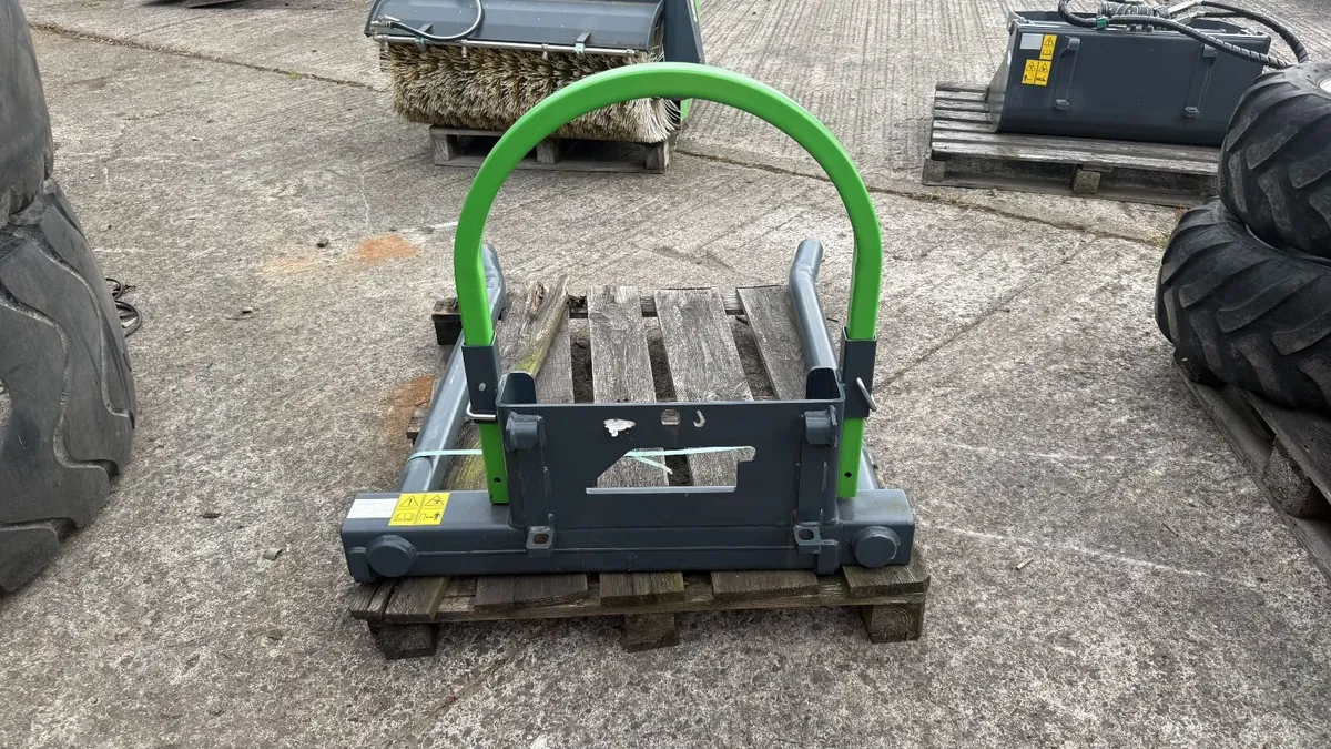 Avant Bale Handler, Adjustable width - Unused - Image 3