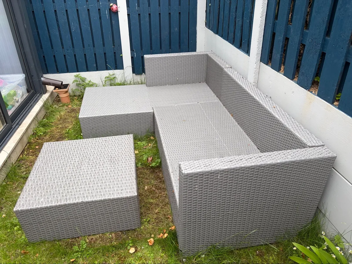 Garden furniture - Image 1