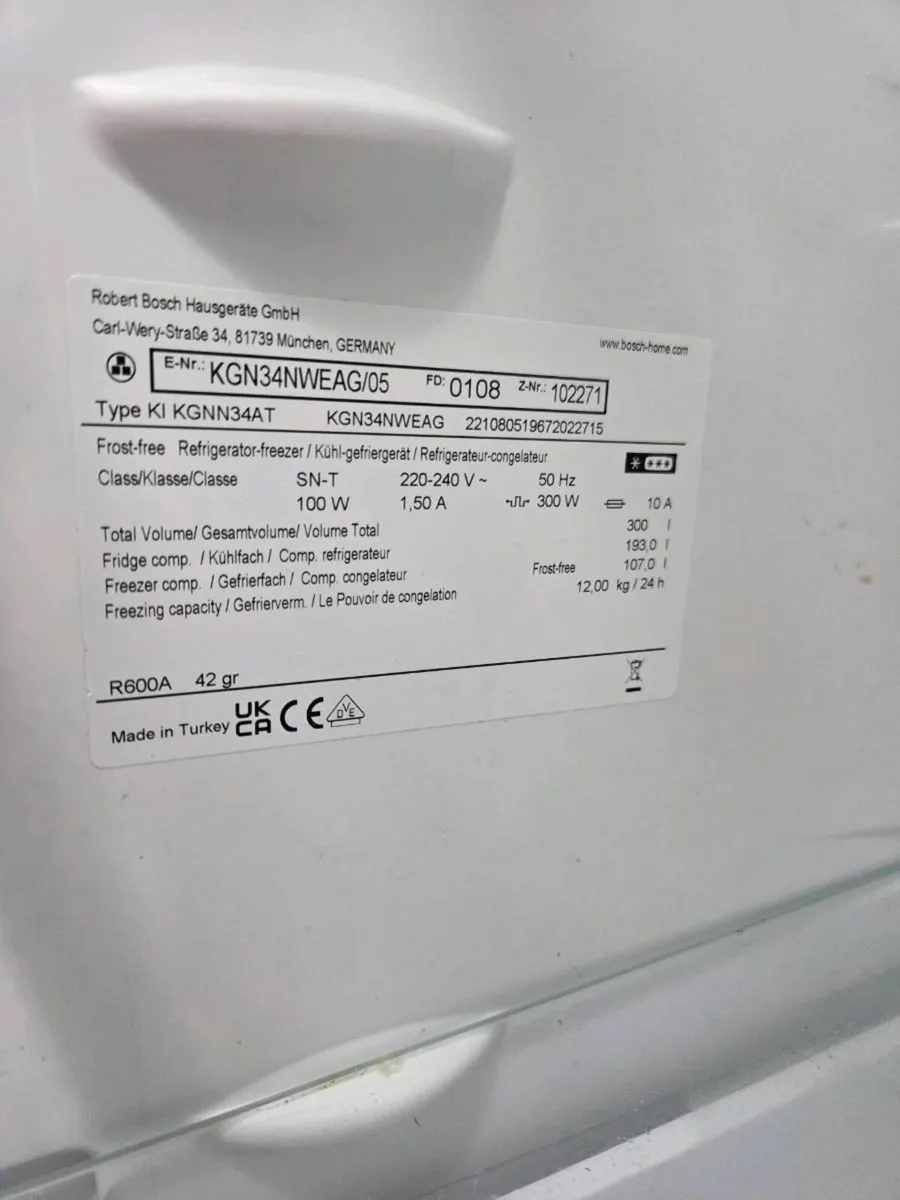Freestanding bosch fridge freezer - Image 4