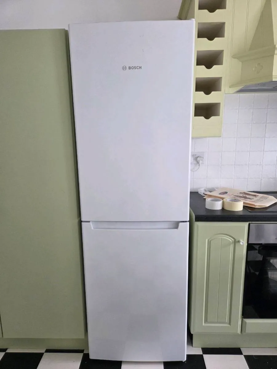 Freestanding bosch fridge freezer - Image 1