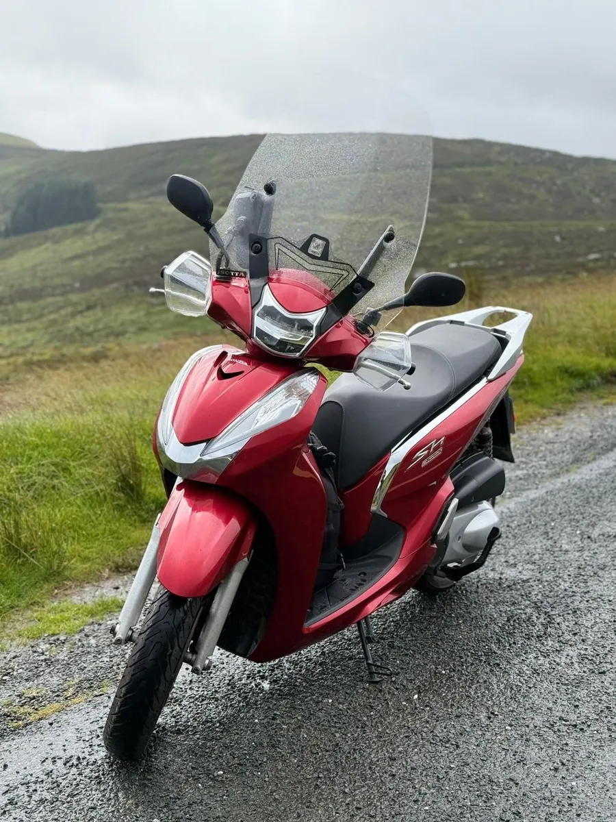 Honda SH300i ABS - Image 1