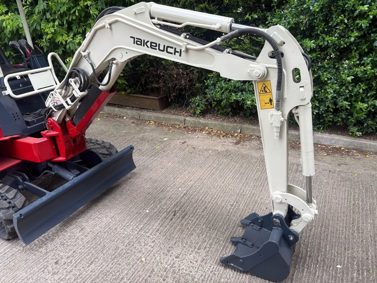 Takeuchi digger - Image 4