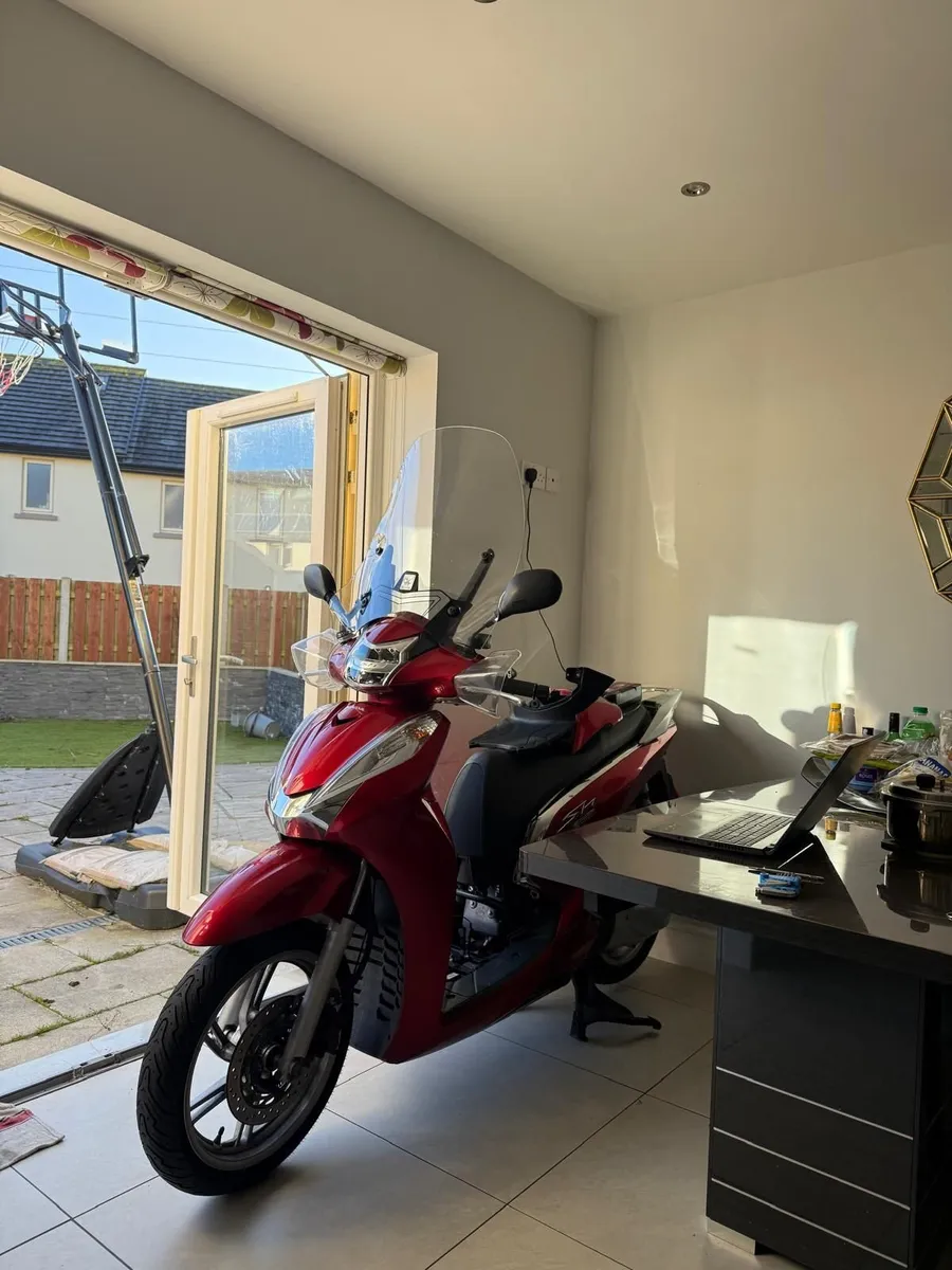 Honda SH300i ABS - Image 4