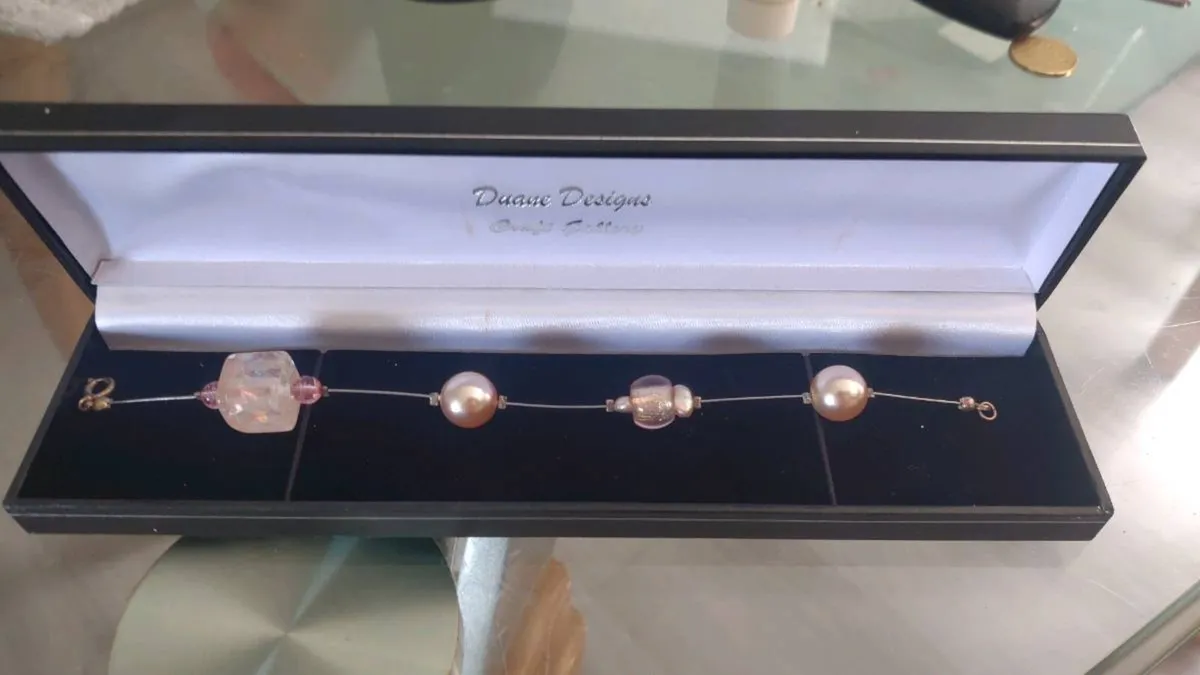 Pink bracelet new - Image 1