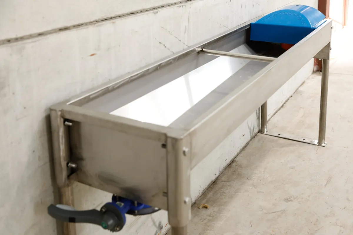 Teemore Stainless Steel Fast Empty Drinker Trough - Image 1