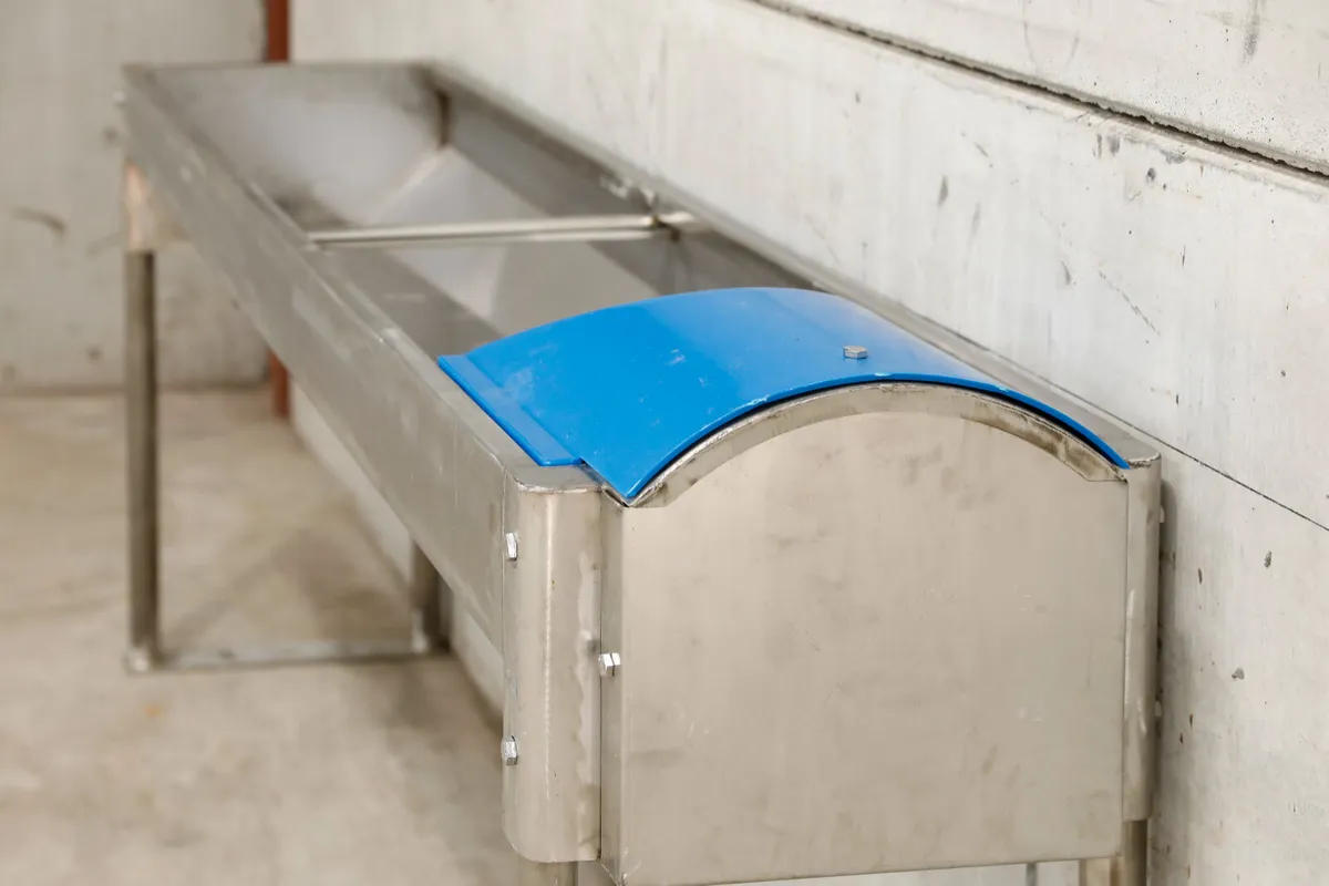 Teemore Stainless Steel Fast Empty Drinker Trough - Image 2