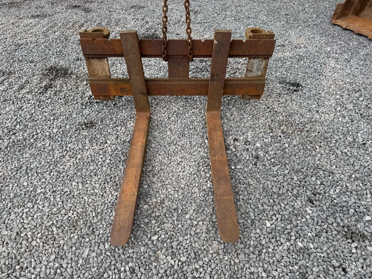 Matbro bucket and forks - Image 3