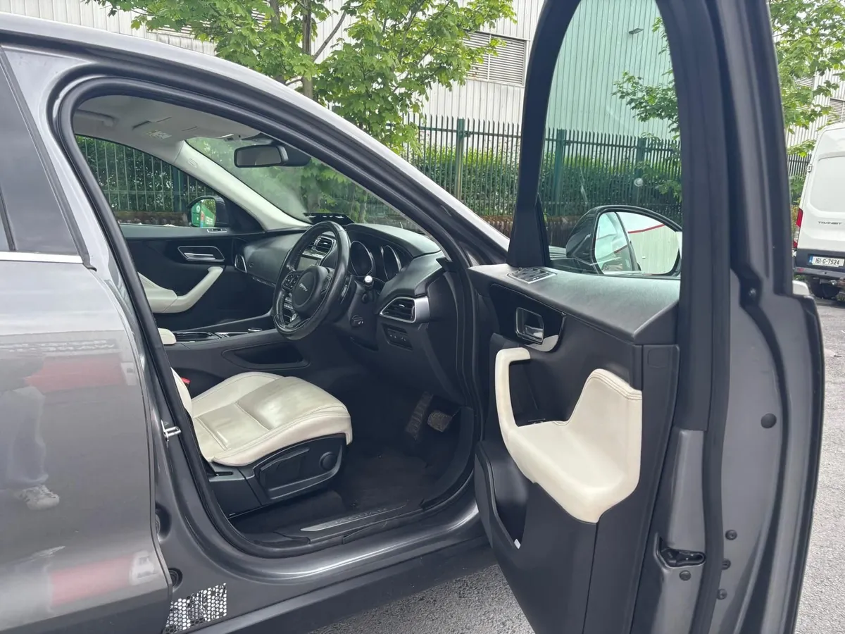 Jaguar F pace - Image 2