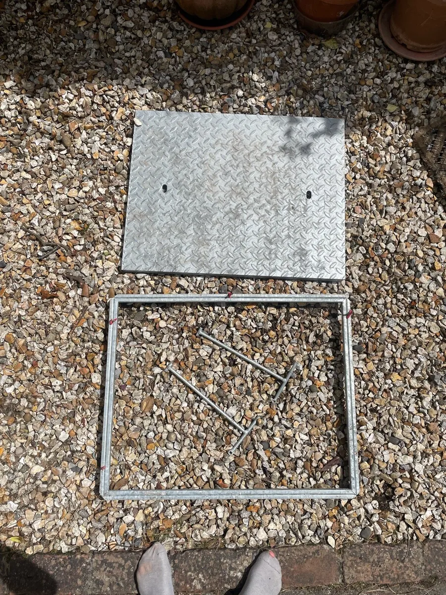 Galvanised Steel Manhole Cover - Image 1