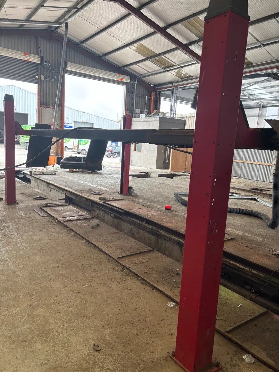 4 POSTER 5T APAO HOIST - Image 1