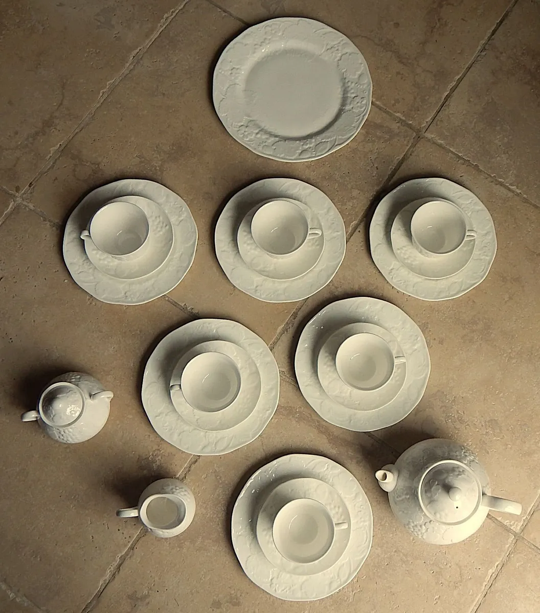 Wedgwood Bone China Strawberry & Vine Tea Set - Image 3