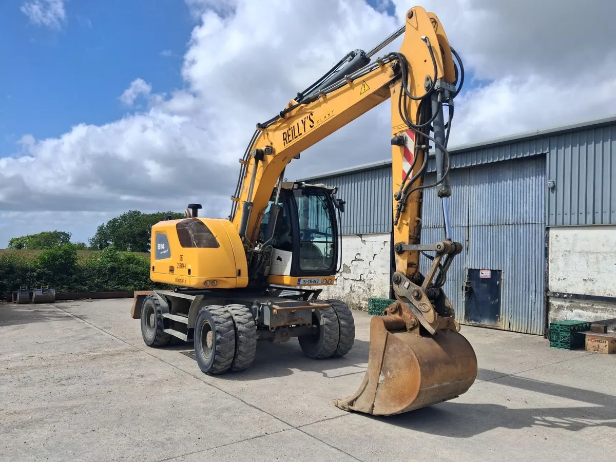 Wheeled Excavator Liebherr A914 Rubber Duck - Image 2