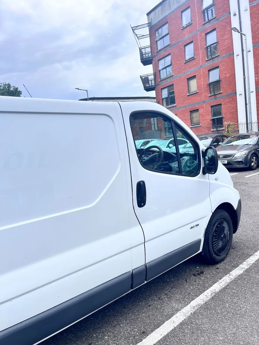 Renault Trafic 2011– Excellent Condition - Image 4