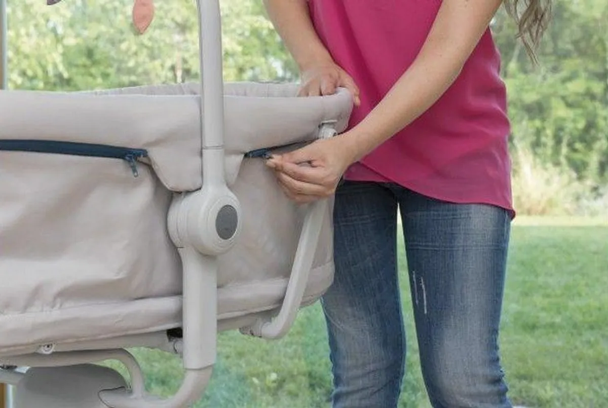 Chicco Baby Hug 4 in 1 Raised Baby Bouncer - Image 4