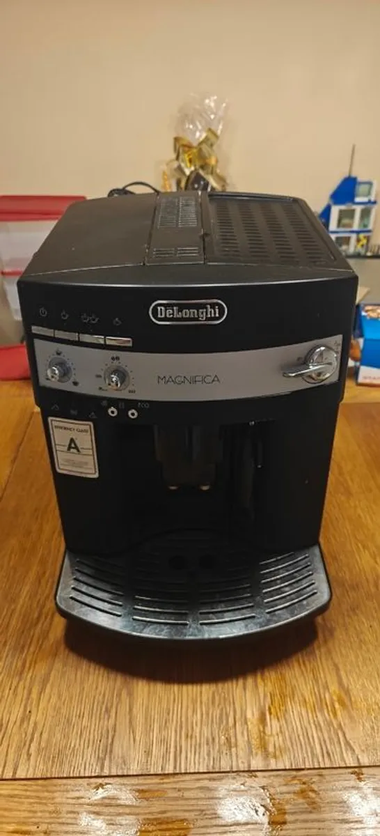 Coffee mashine DeLonghi Magnifica - Image 1