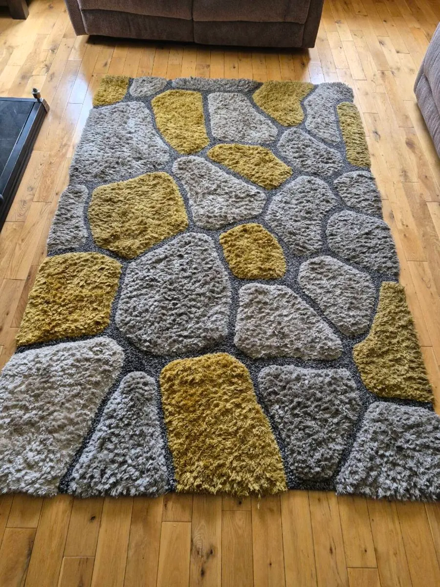 BEAUTIFUL PEBBLE EFFECT LARGE RUG - Image 1