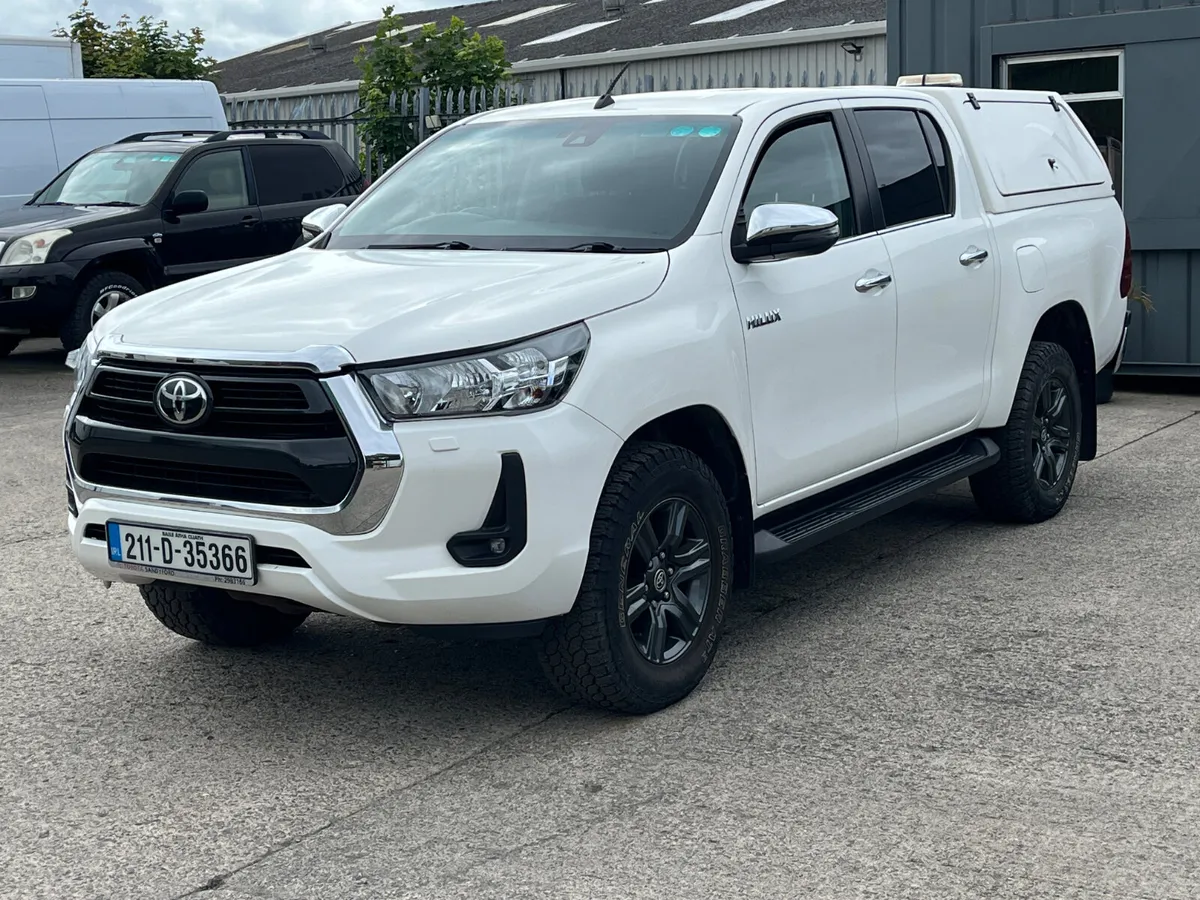 2021 TOYOTA HILUX 2.4 D-4D SR5 CREW CAB - Image 3