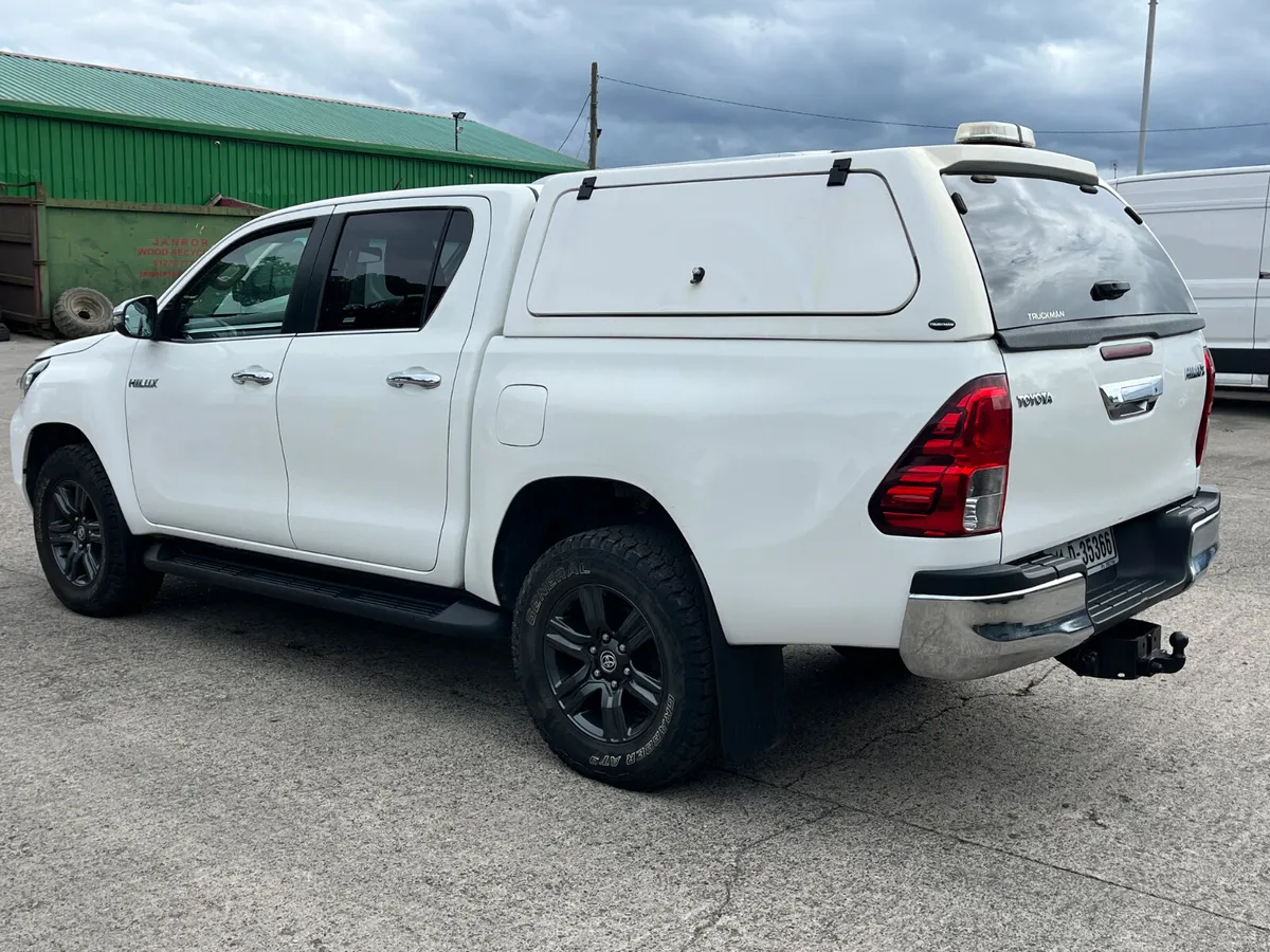 2021 TOYOTA HILUX 2.4 D-4D SR5 CREW CAB - Image 4