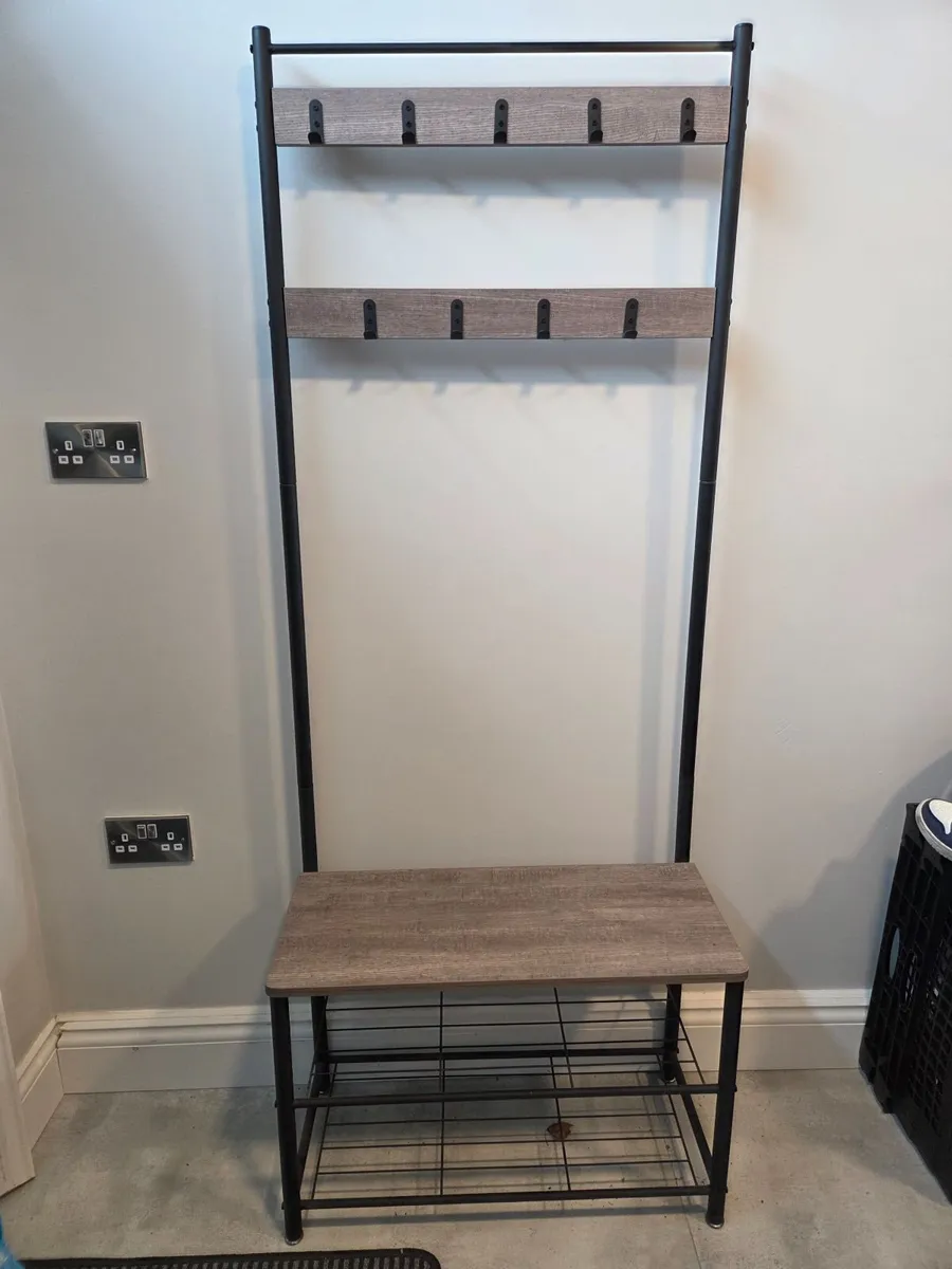 Coat stand with shoe rack