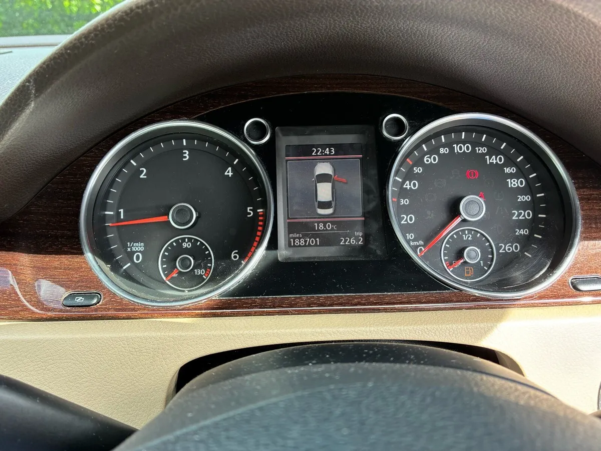 PASSAT B7 1.6 Tdi hi line - Image 2