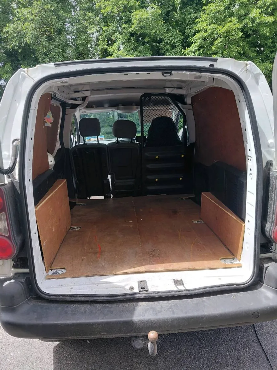 Peugeot Van with Tow Bar - Image 2