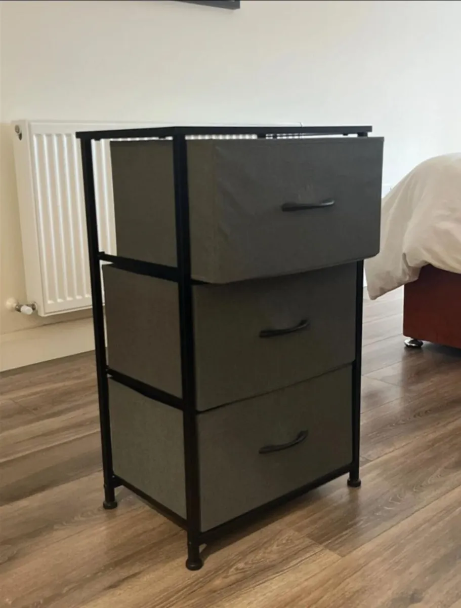 3 drawers cabinet - Image 1