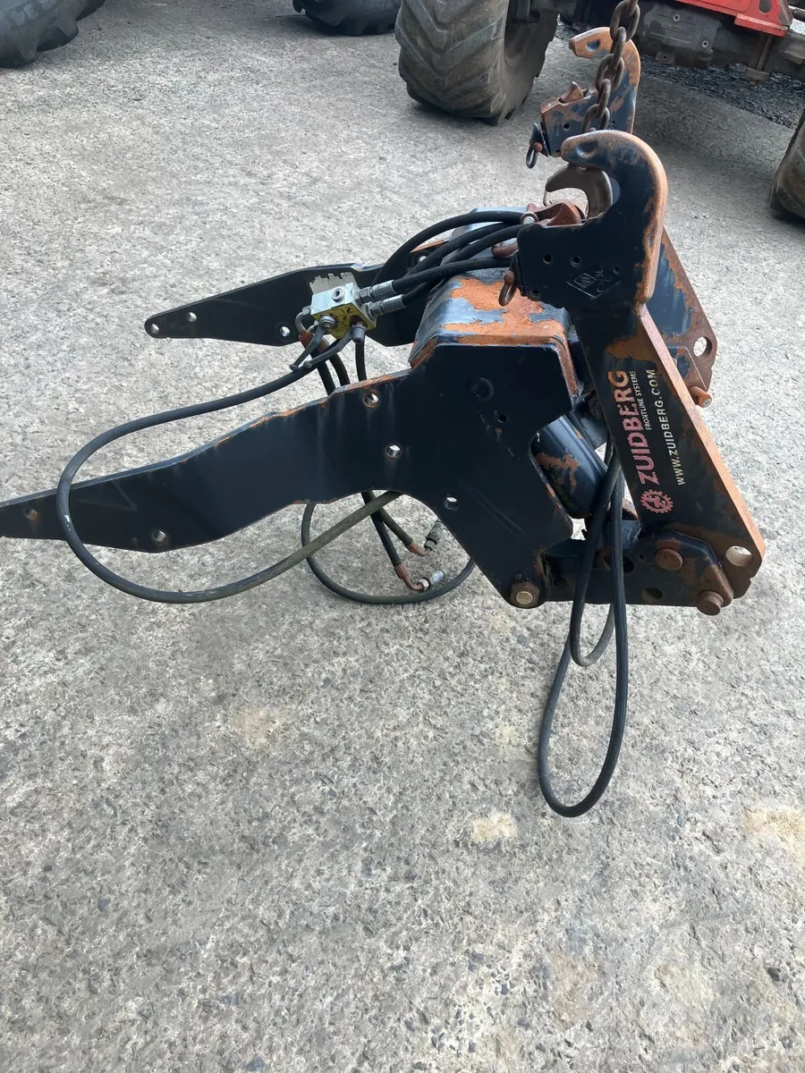 NH front linkage - Image 1