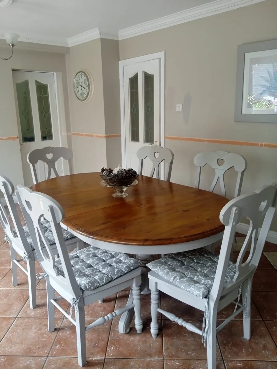 Kitchen table & chairs - Image 1