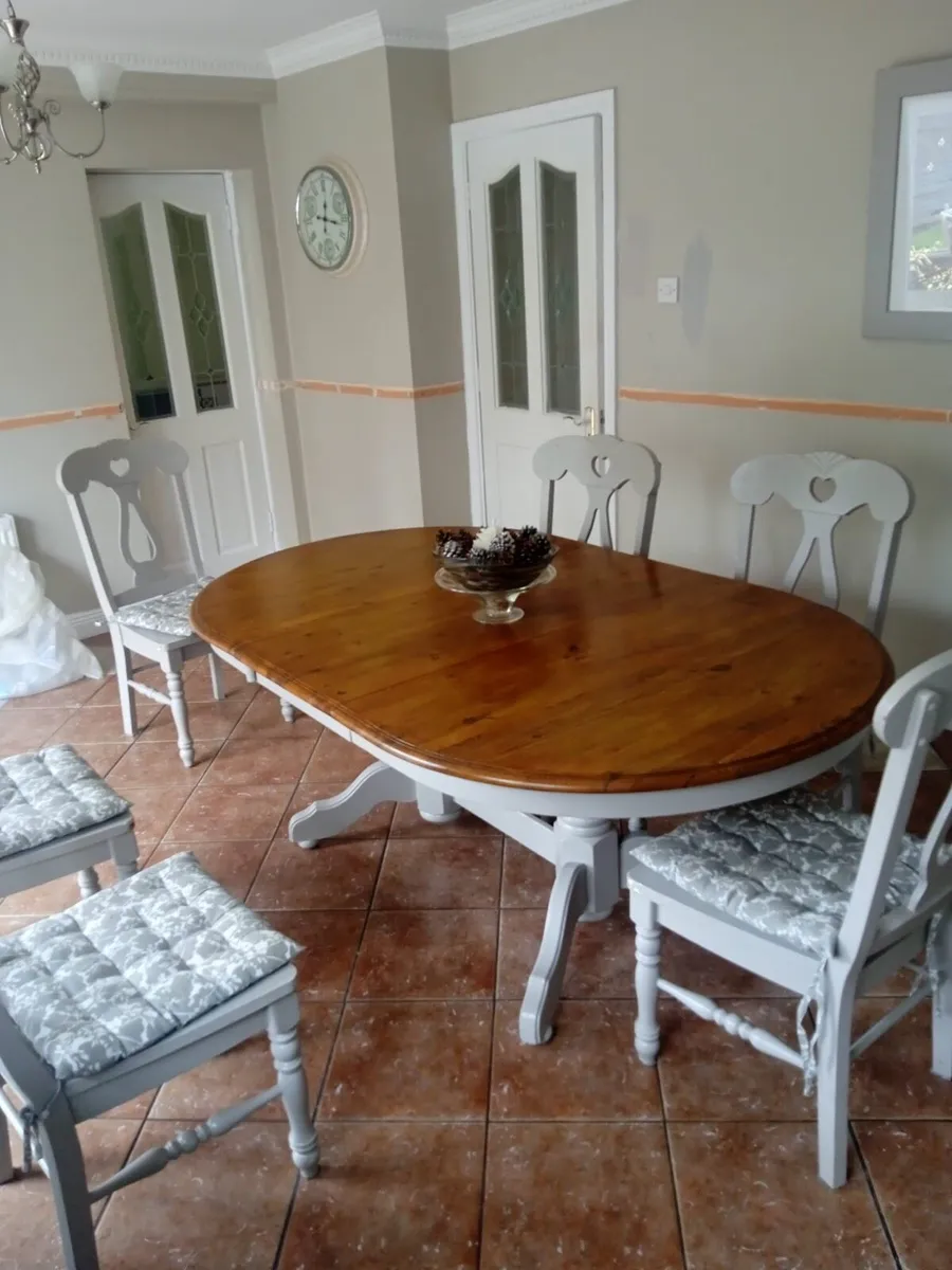 Kitchen table & chairs - Image 2