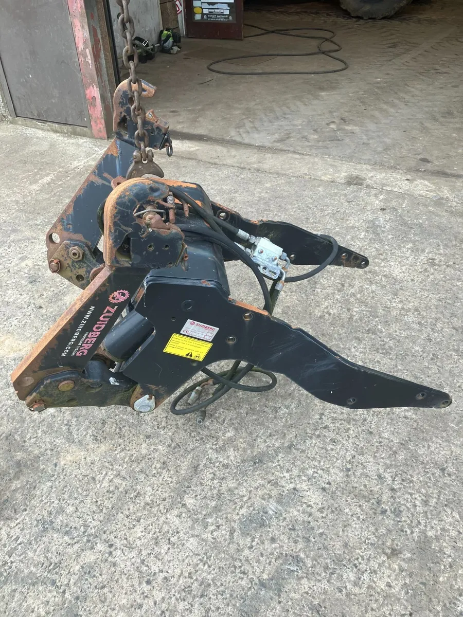 NH front linkage - Image 2