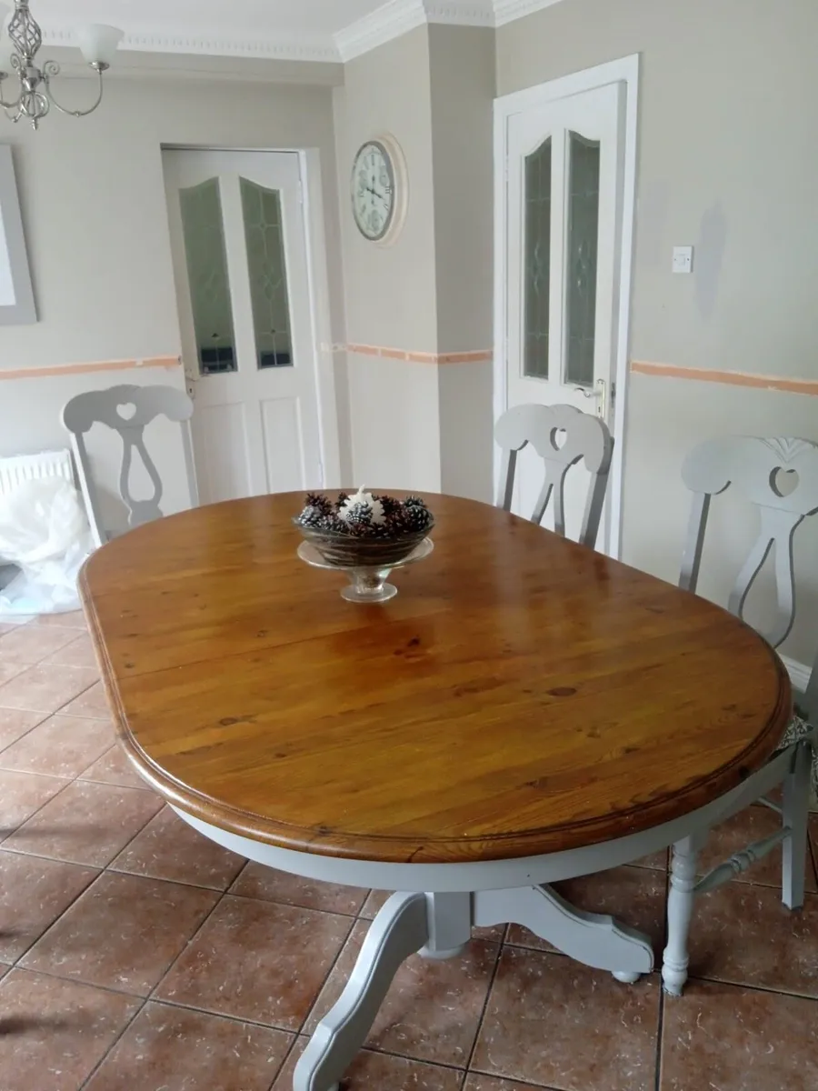 Kitchen table & chairs - Image 3