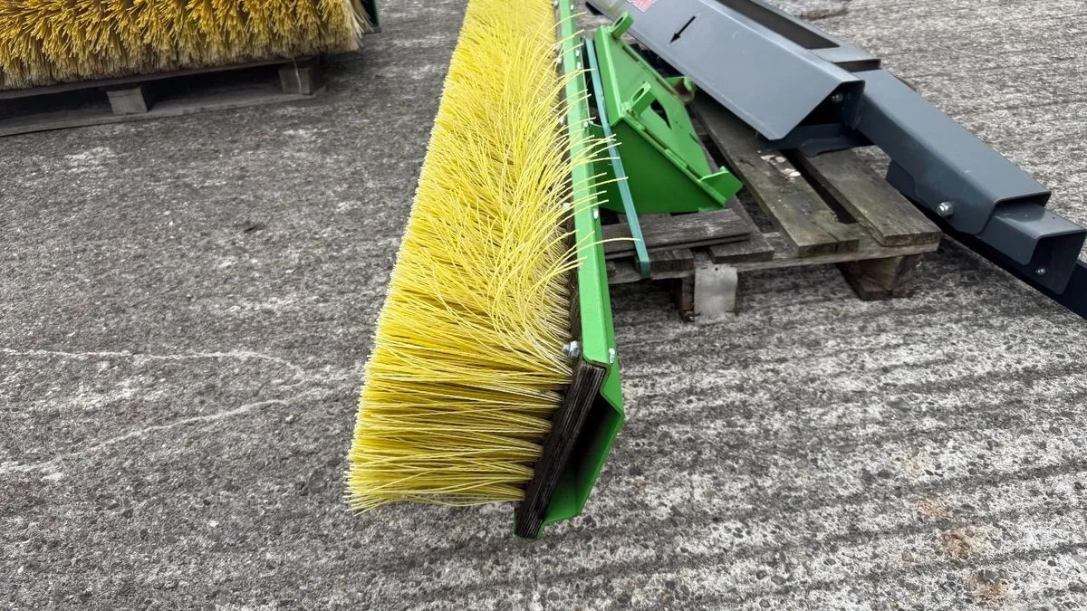 Avant Push broom 2000 mm - Unused - Image 4
