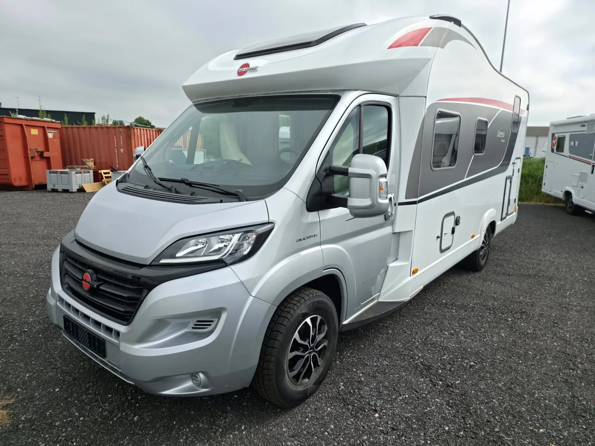 2017 BURSTNER IXEO IT700 ISLAND BED - Image 3