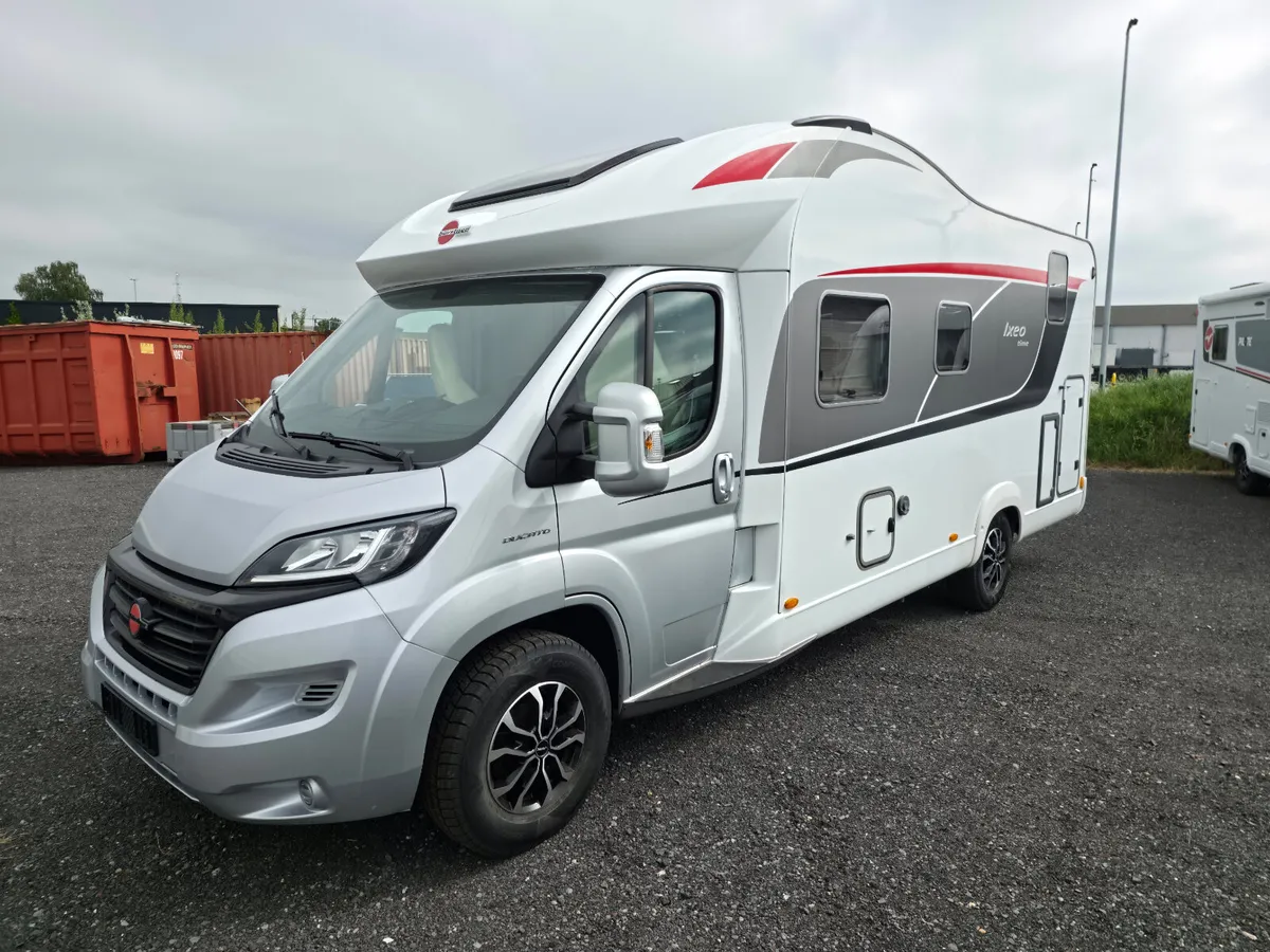 2017 BURSTNER IXEO IT700 ISLAND BED - Image 4