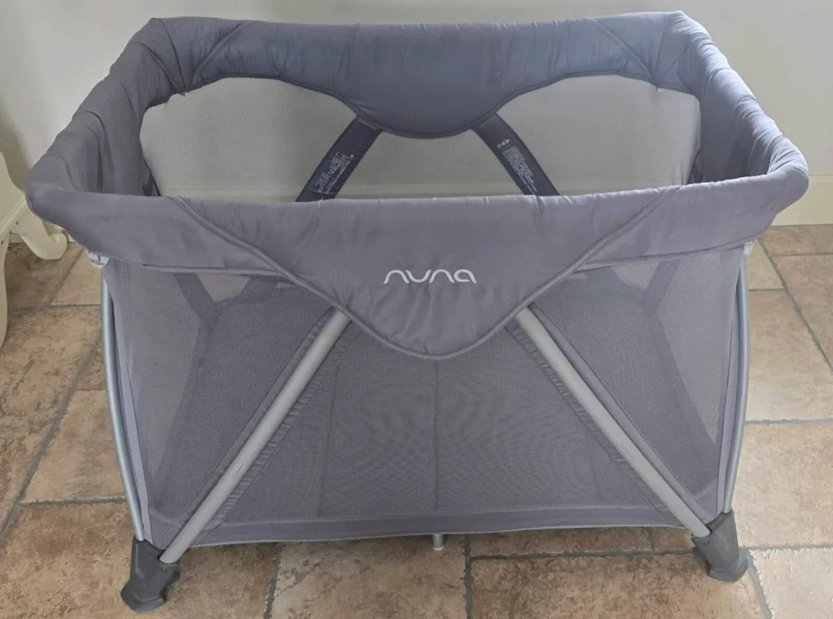 Nuna sena aire travel cot charcoal - Image 2