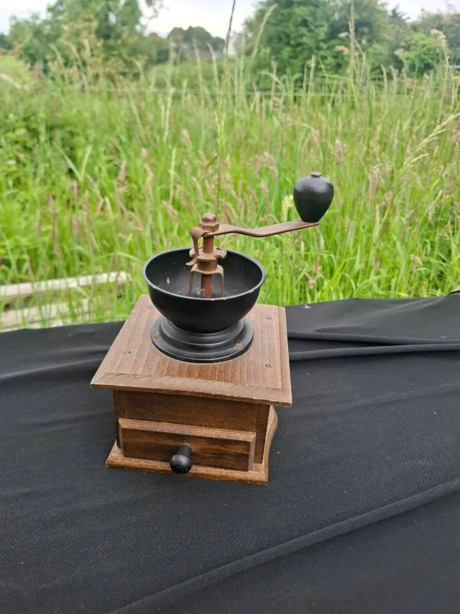 Working coffee grinder - Image 1
