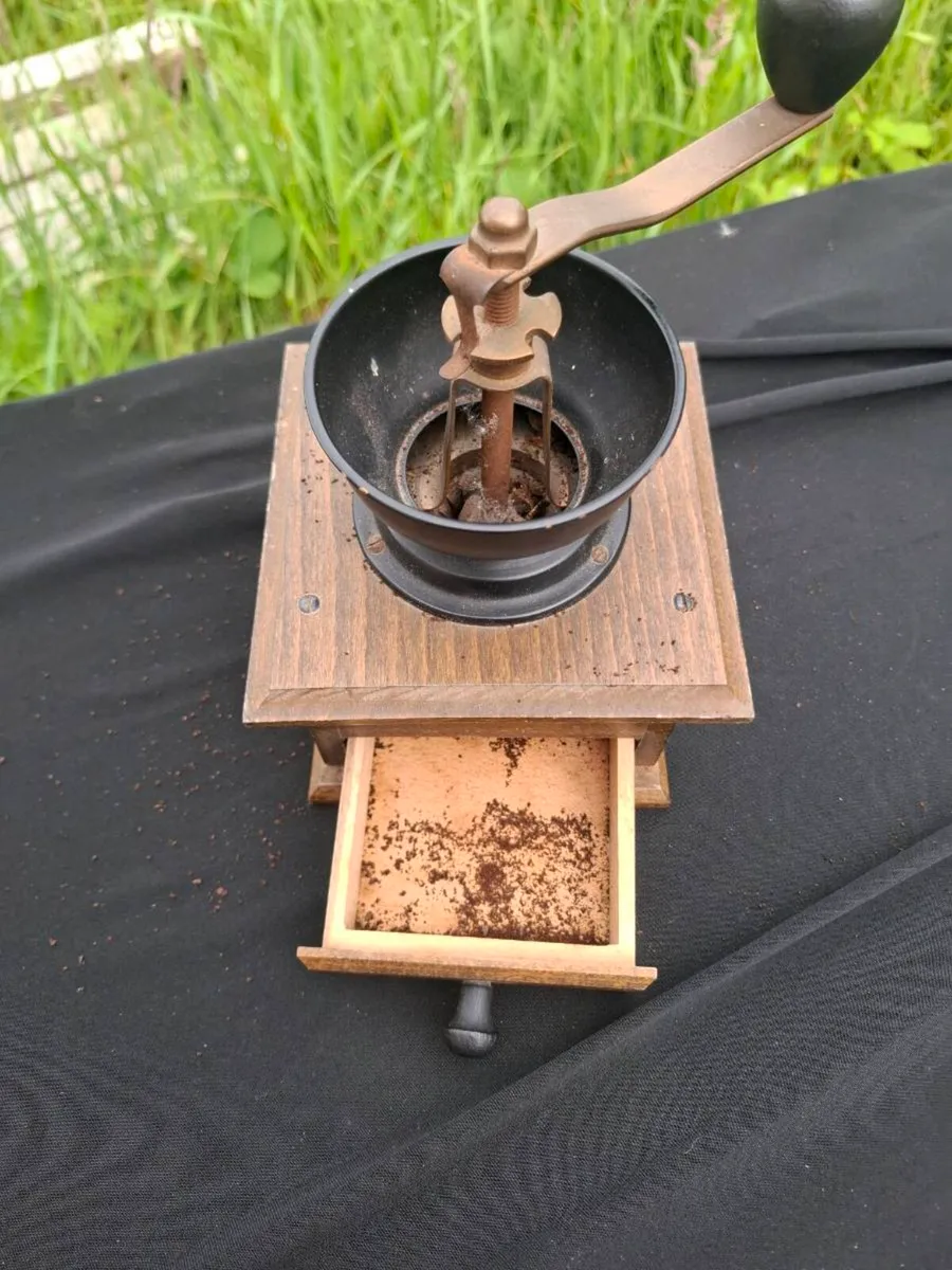 Working coffee grinder - Image 2