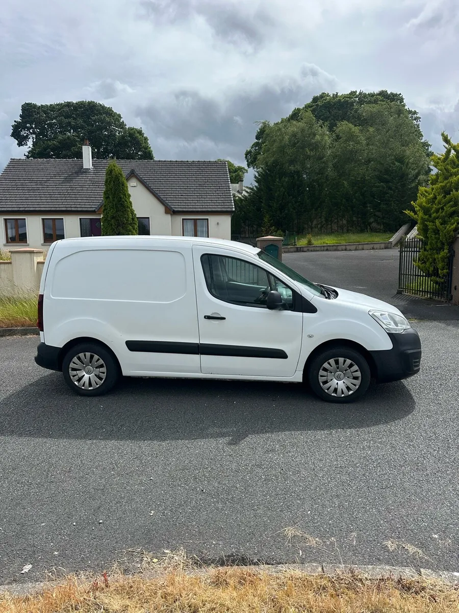 2017 Citroen Berlingo - Image 2