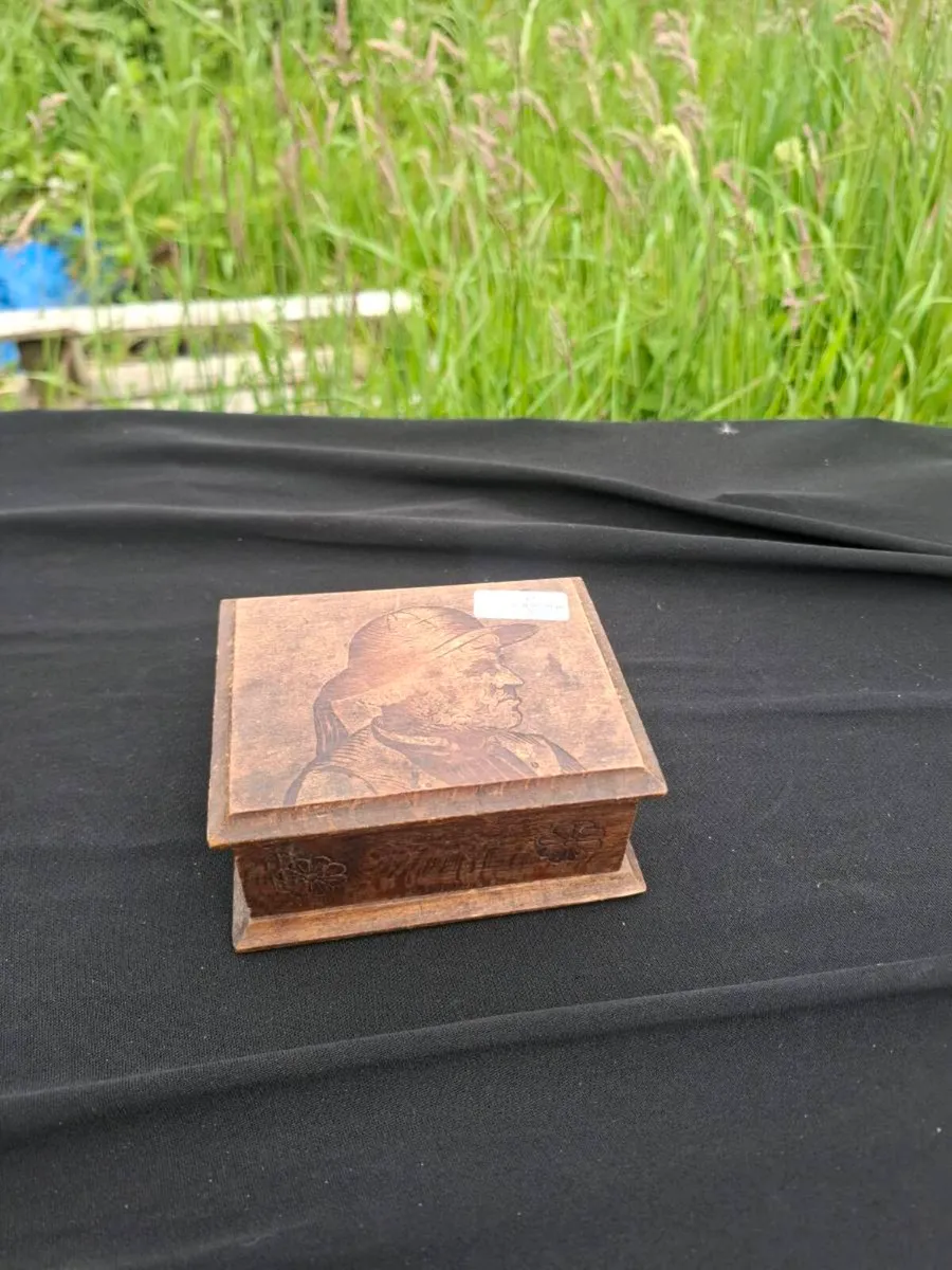 Wood box - Image 1